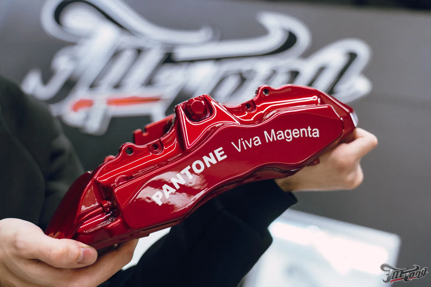Суппорта в цвете Viva Magenta под кэнди лаком